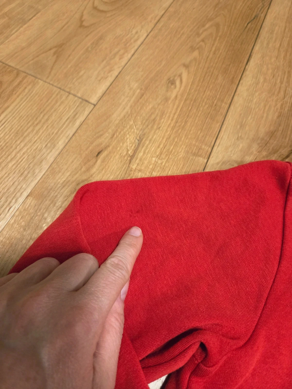 Sudadera roja con capucha de 10 años – photo 2